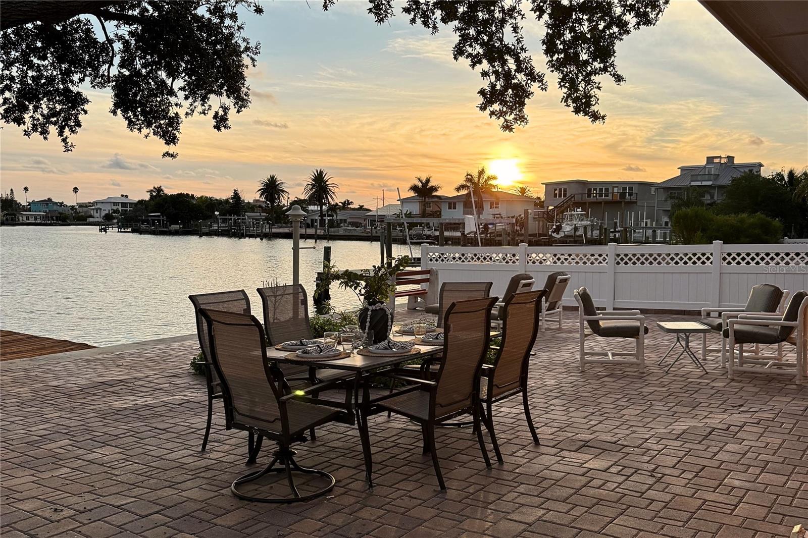 16102 4 St, Redington Beach, FL 33708