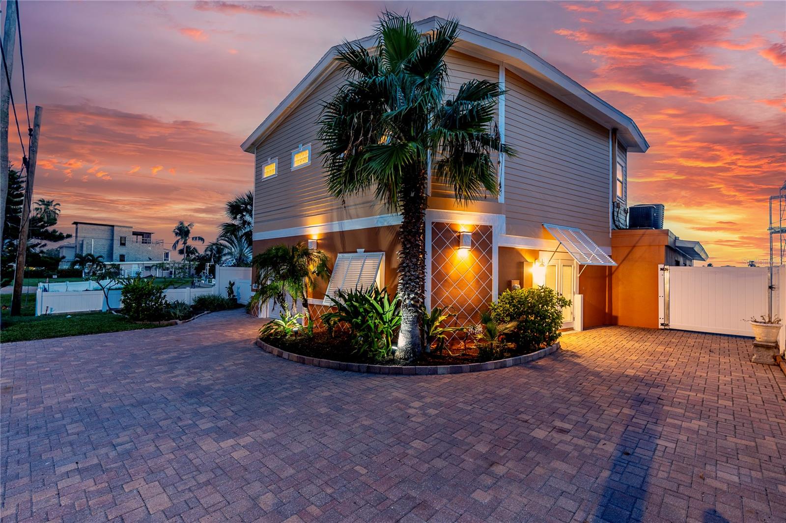 16102 4 St, Redington Beach, FL 33708 photo