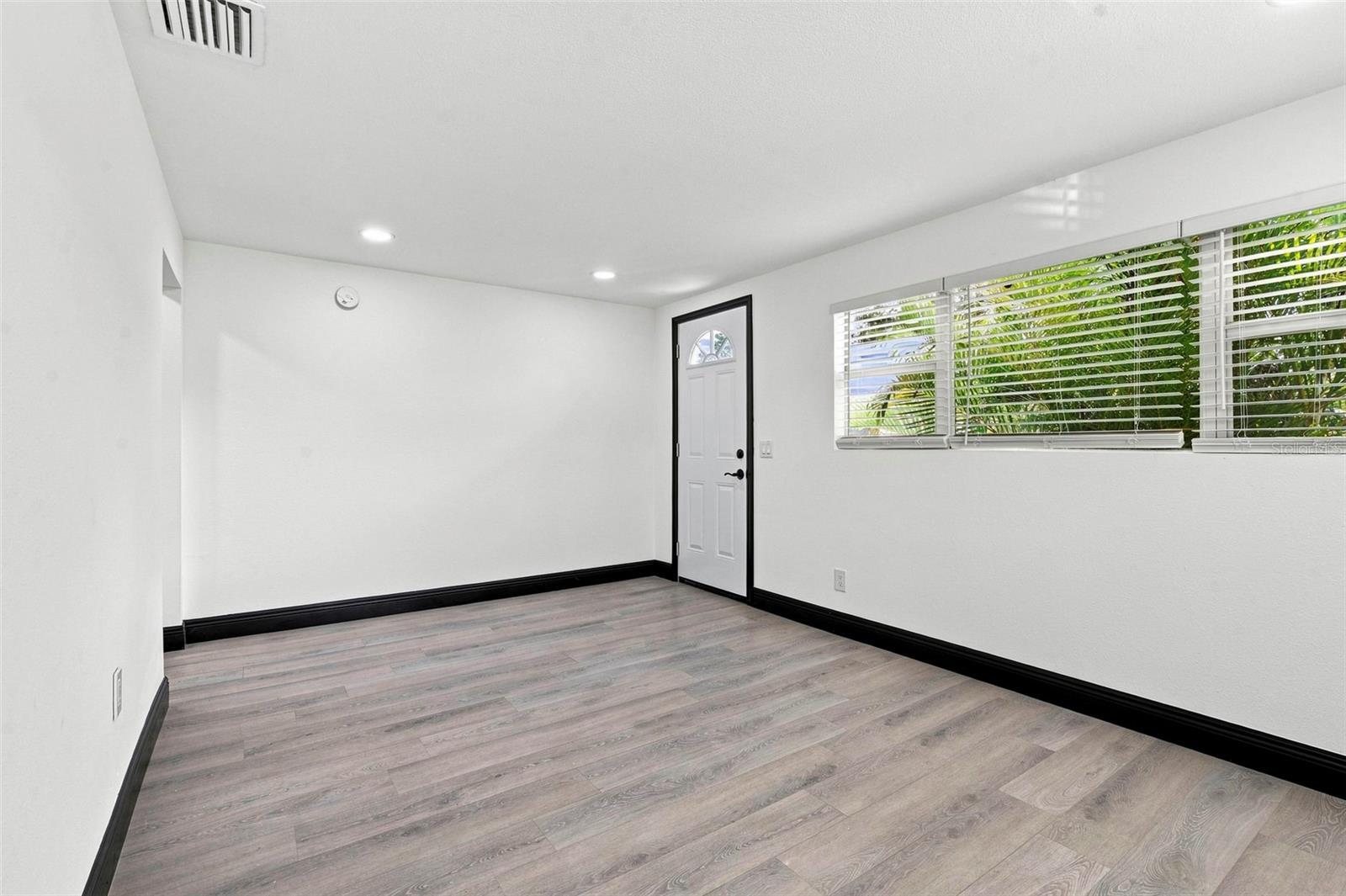 3611 3 Ave, Saint Petersburg, FL 33711 photo