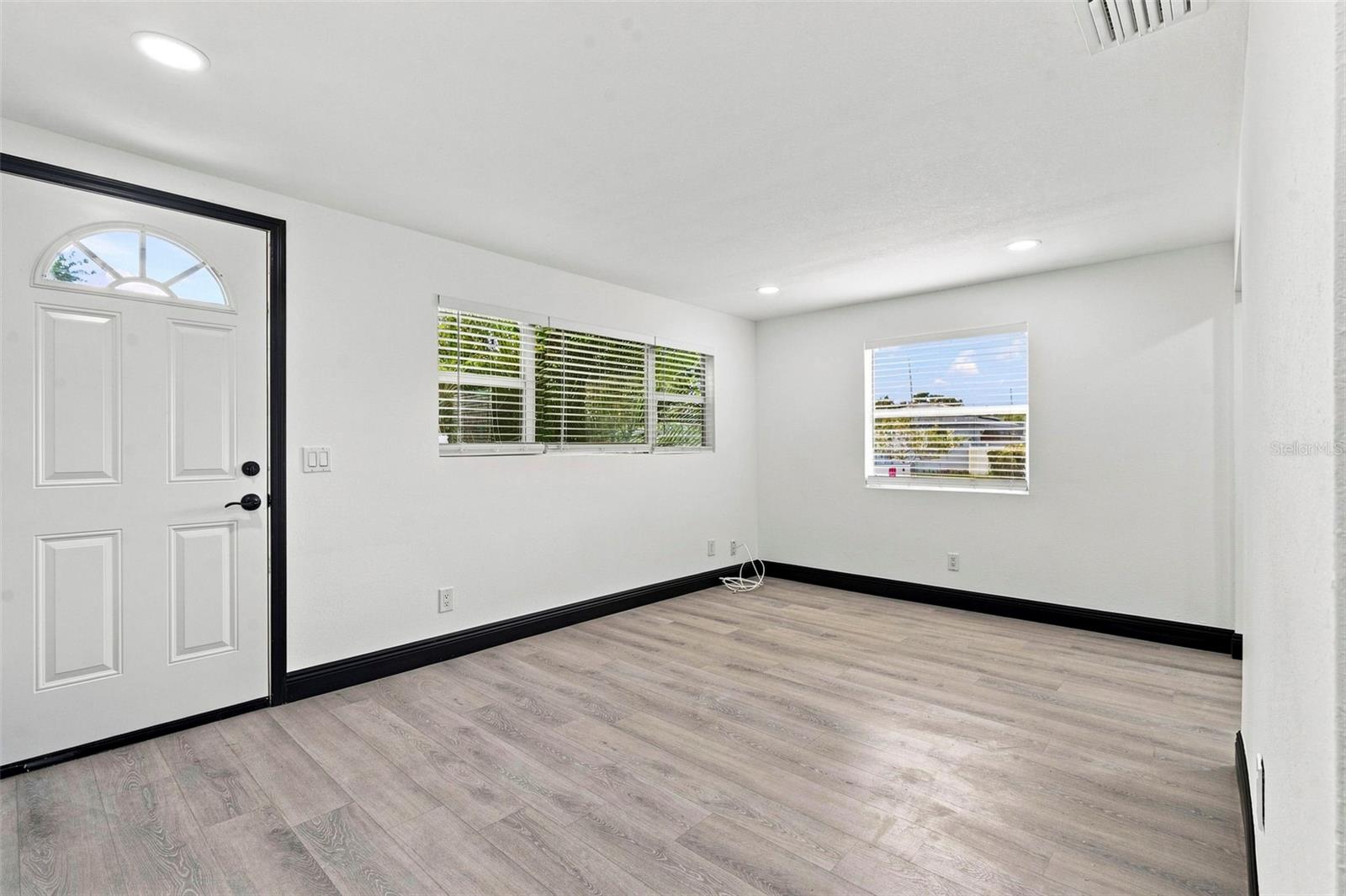 3611 3 Ave, Saint Petersburg, FL 33711 photo