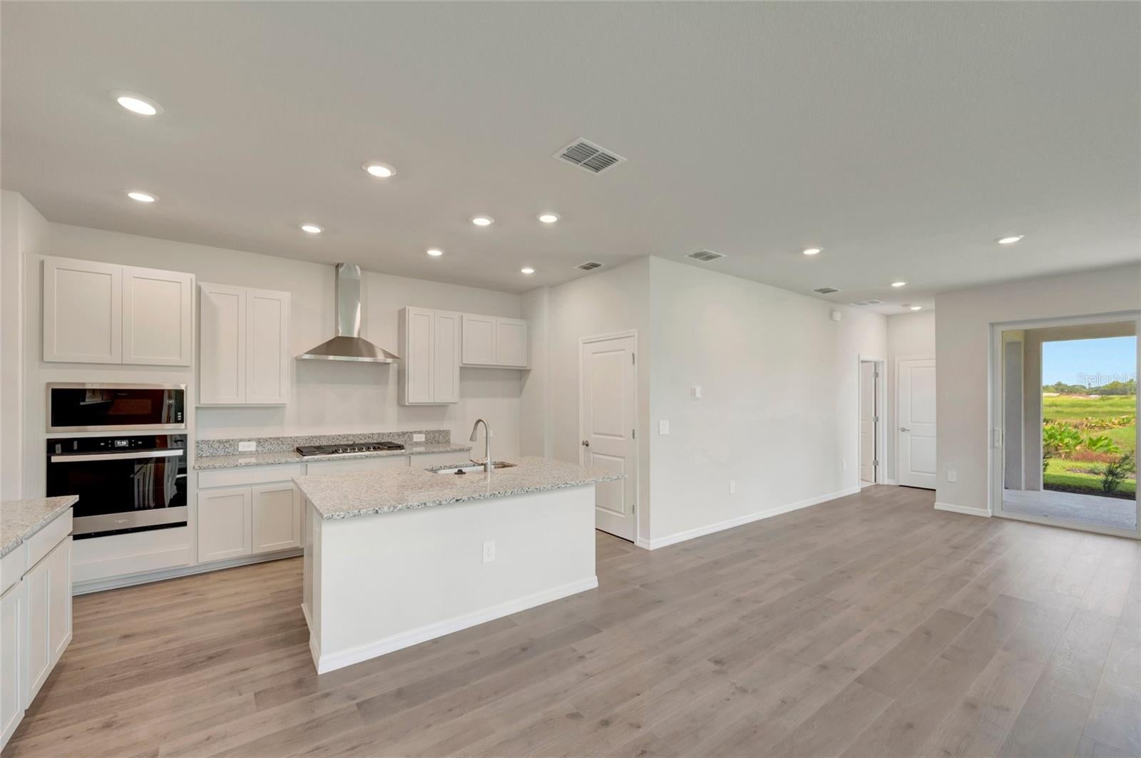 2820 Marrakesh Ln, Sarasota, FL 34234 photo
