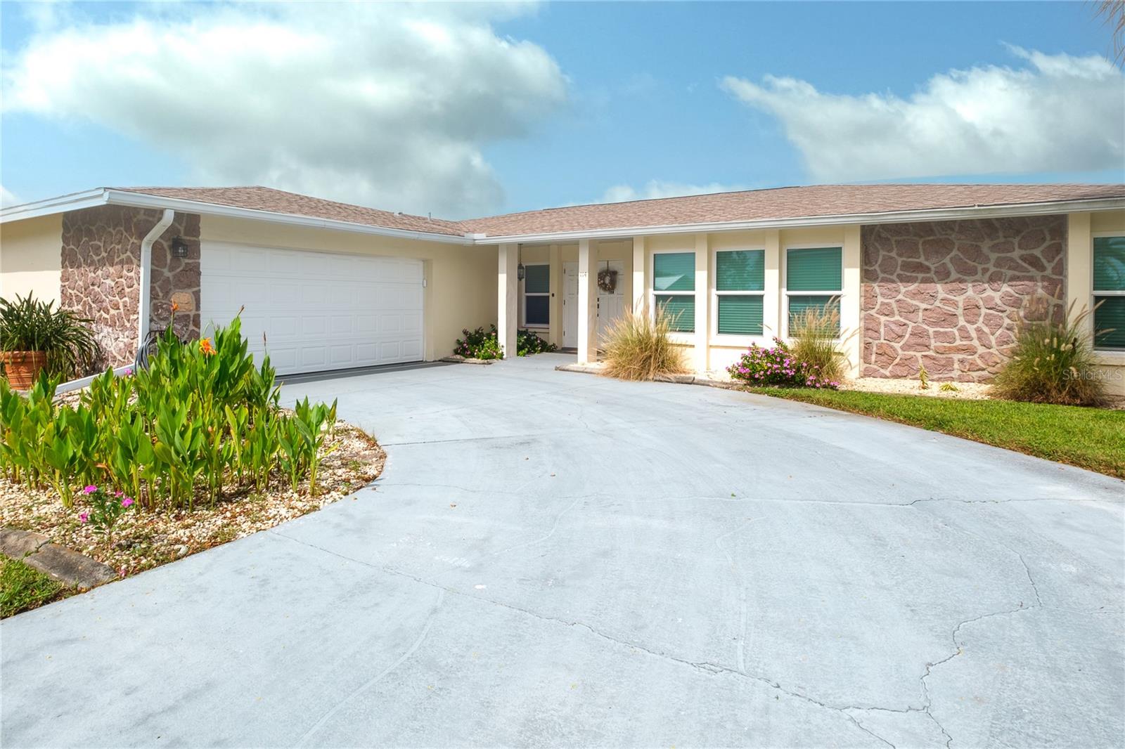 114 Caddy Rd, Rotonda West, FL 33947 photo