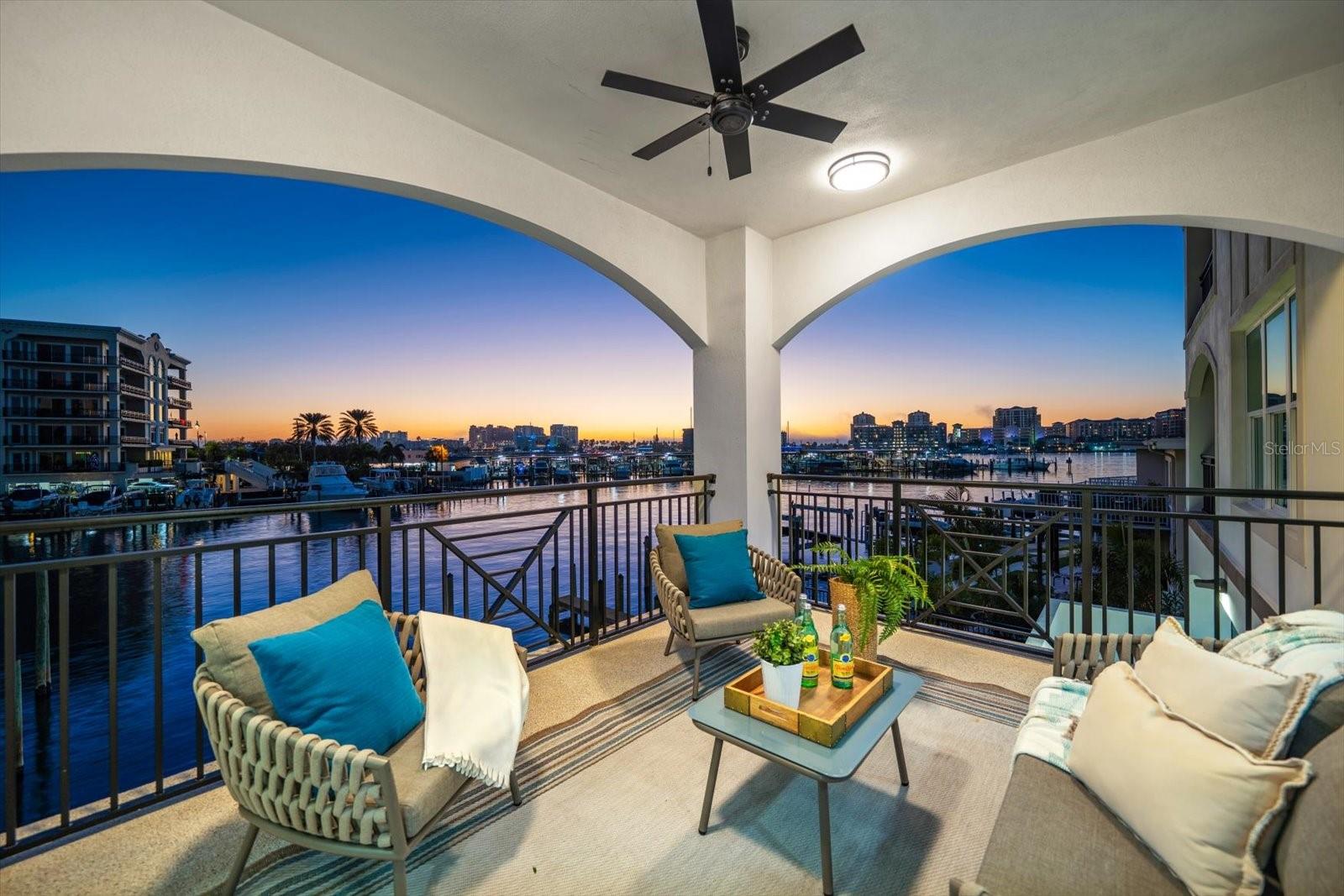 211 Dolphin Pt, Clearwater, FL 33767