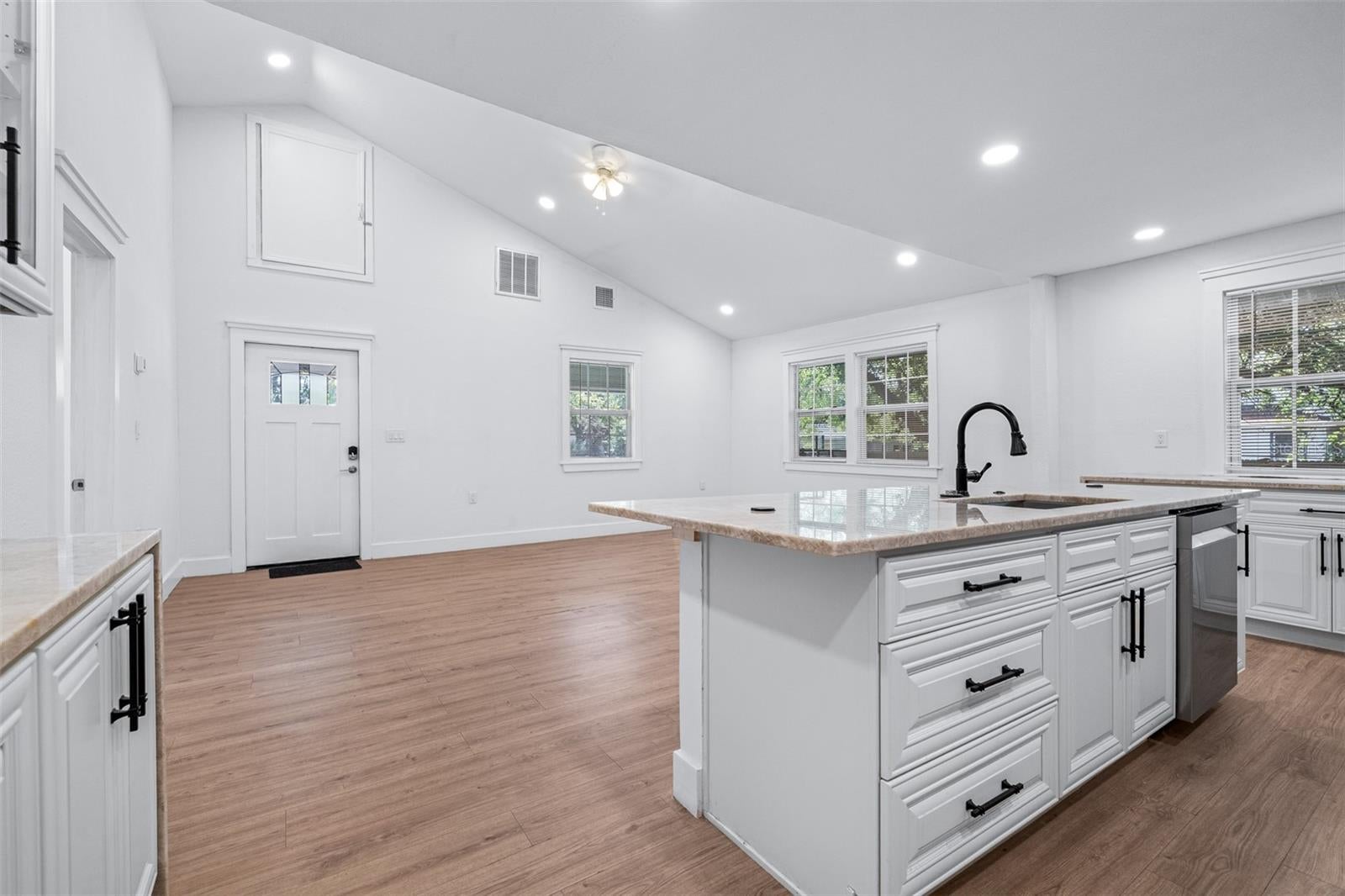 2000 N 32 St, Tampa, FL 33605 photo