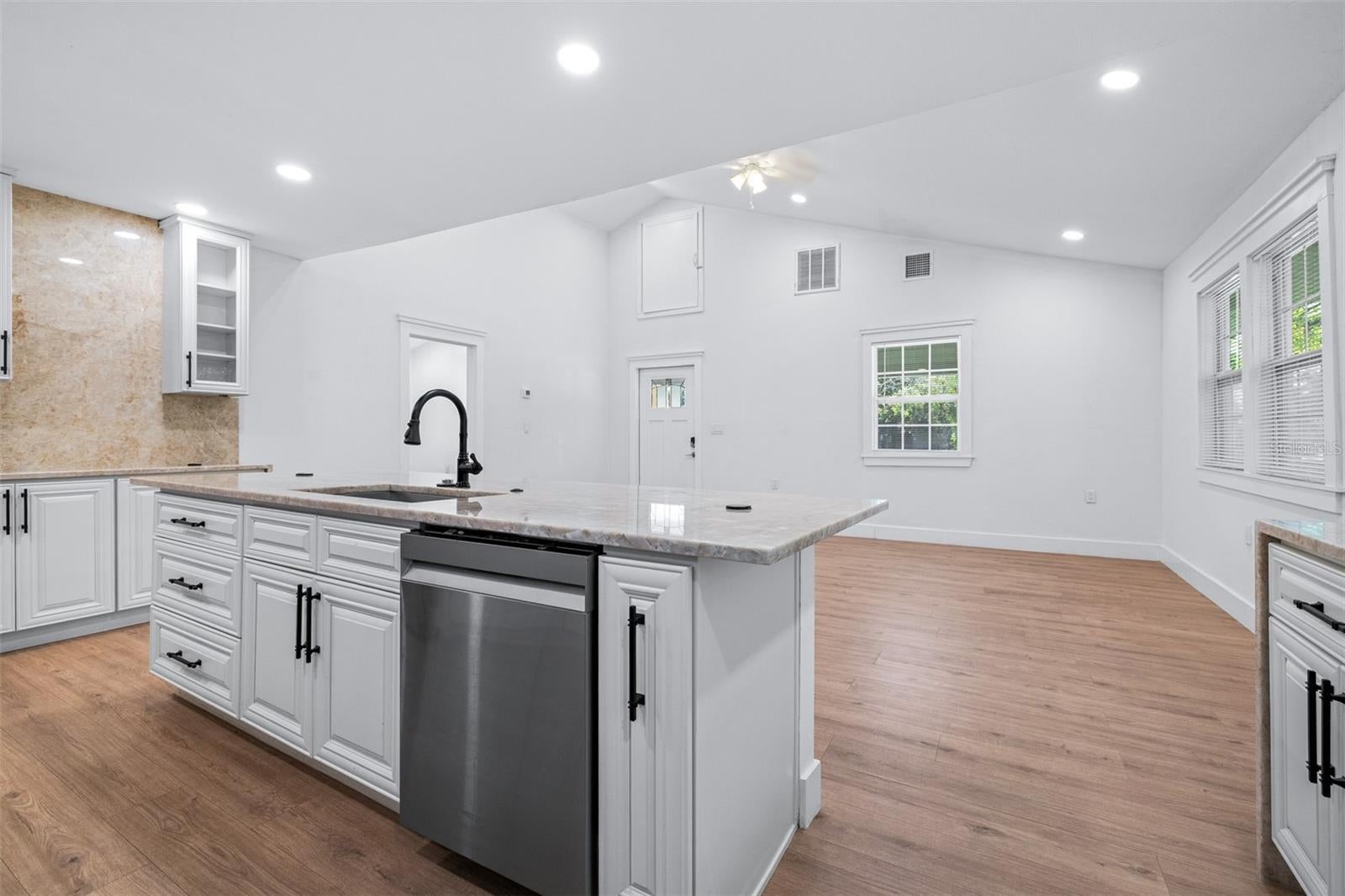 2000 N 32 St, Tampa, FL 33605 photo