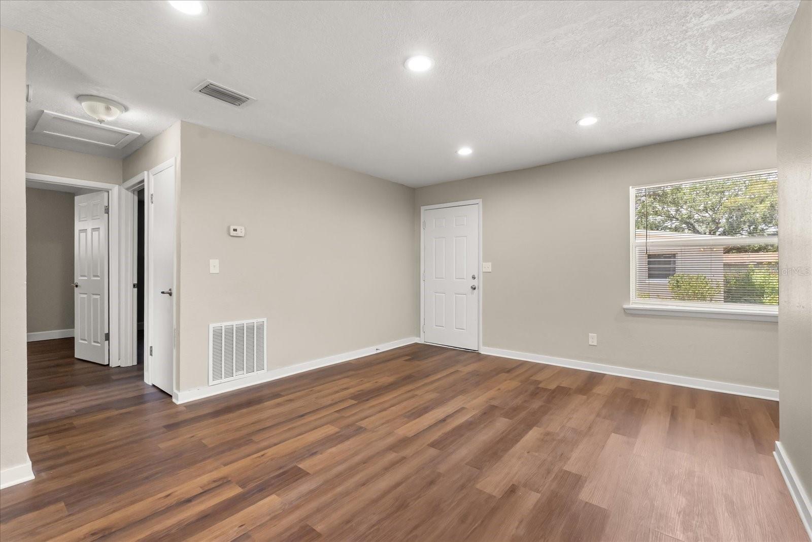 Single Family Residence in CLERMONT FL 540 E HIGHLAND AVENUE 10.jpg