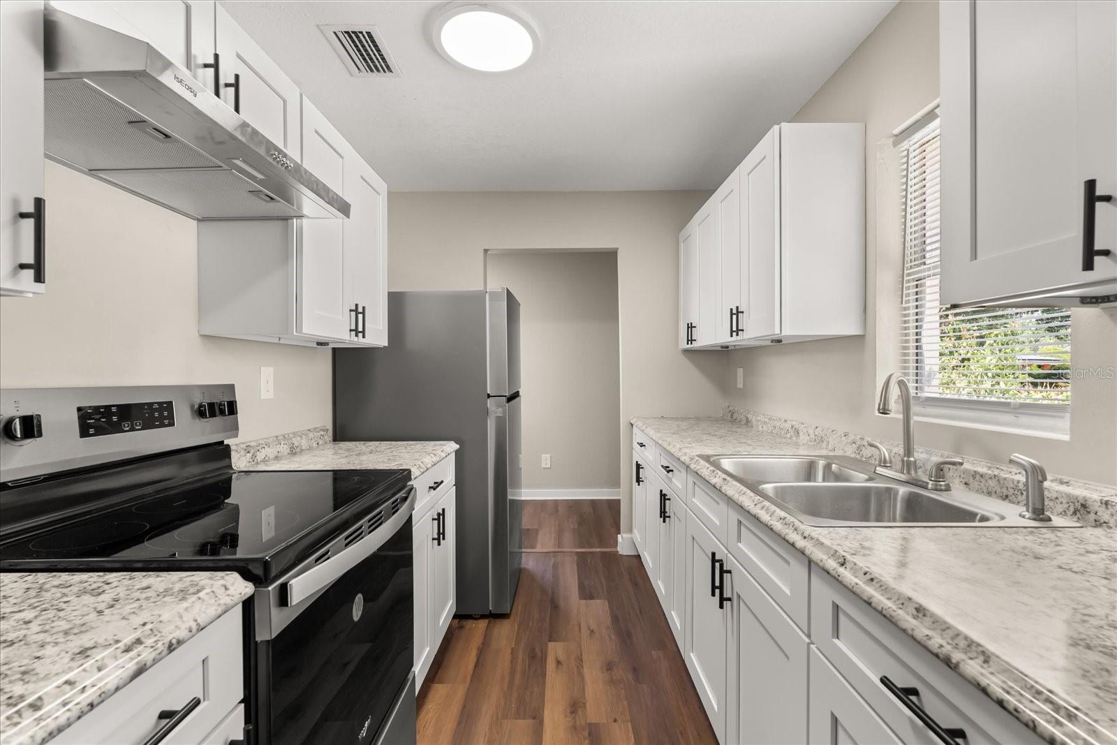 Single Family Residence in CLERMONT FL 540 E HIGHLAND AVENUE 11.jpg