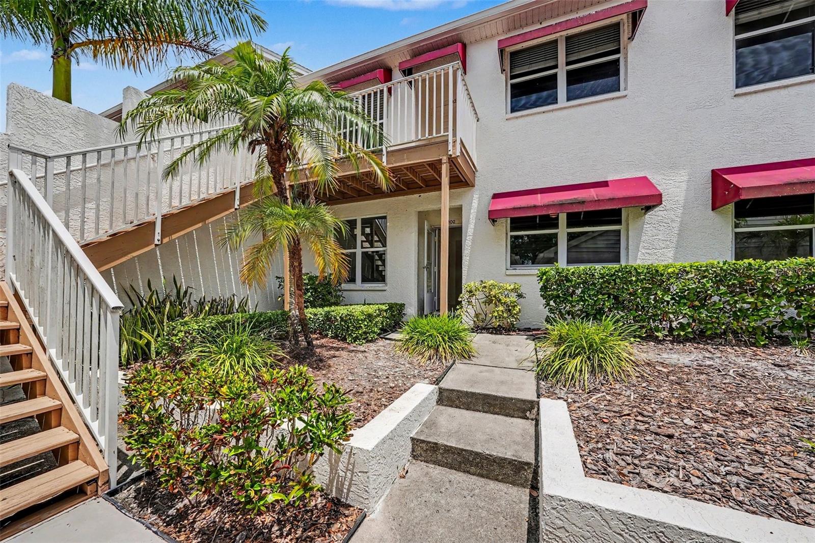1400 Water View Dr, Largo, FL 33771