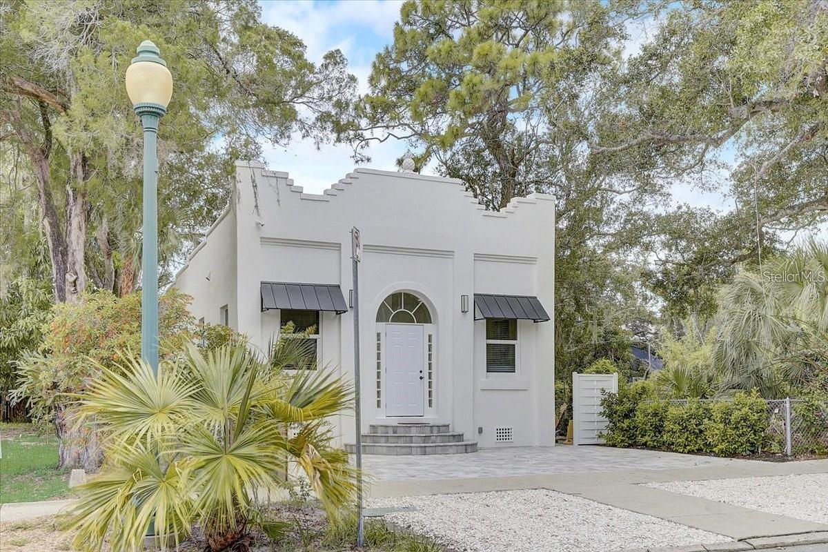 1862 6 St, Sarasota, FL 34236