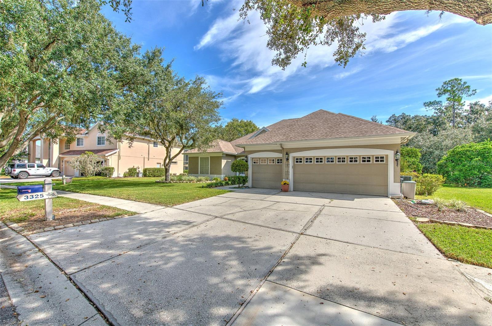 3325 Cypress Landing Dr, Valrico, FL 33596
