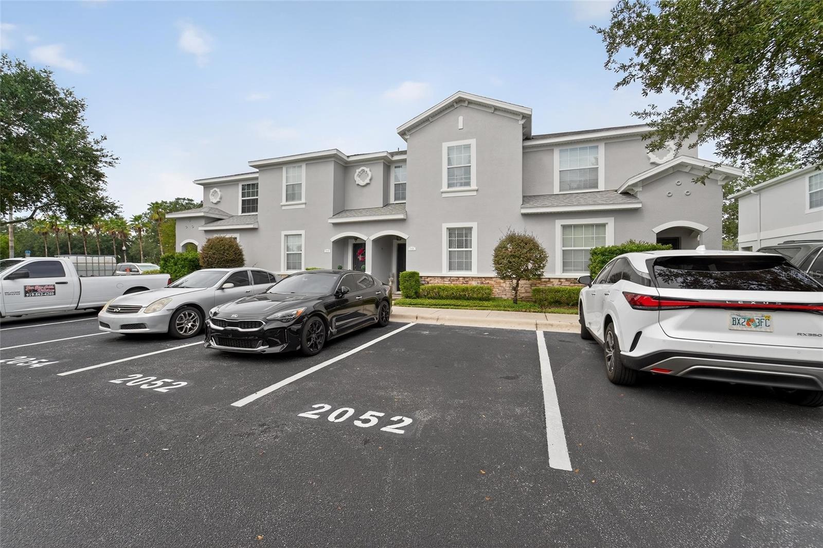 2052 Greenwood Valley Dr, Plant City, FL 33563