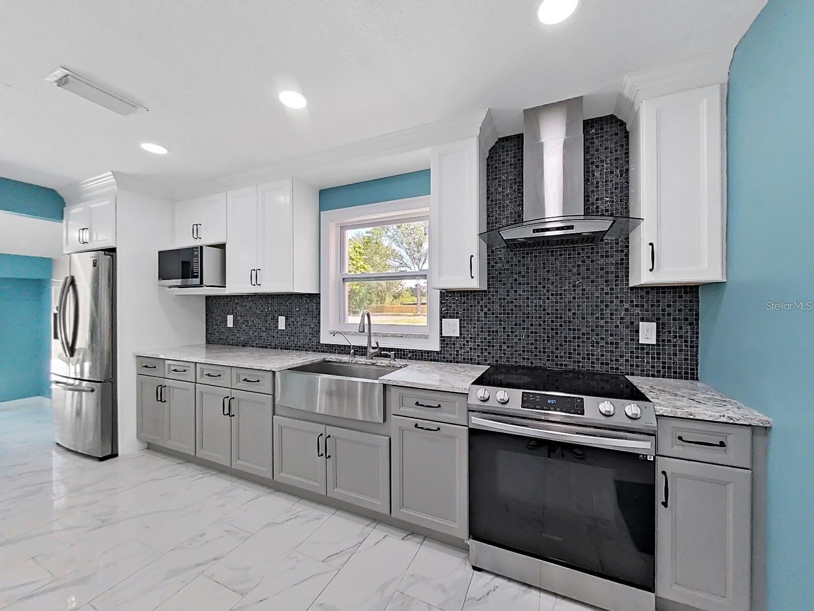 1613 33 St, Ruskin, FL 33570 photo