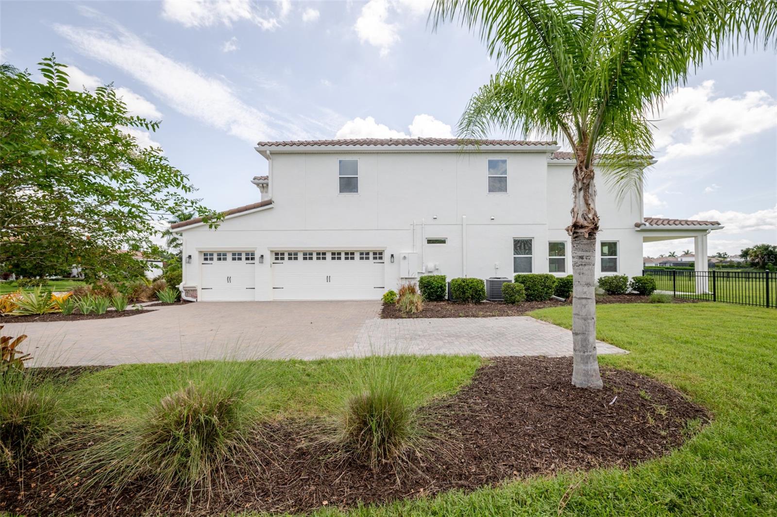 4789 Vasca Dr, Sarasota, FL 34240 photo