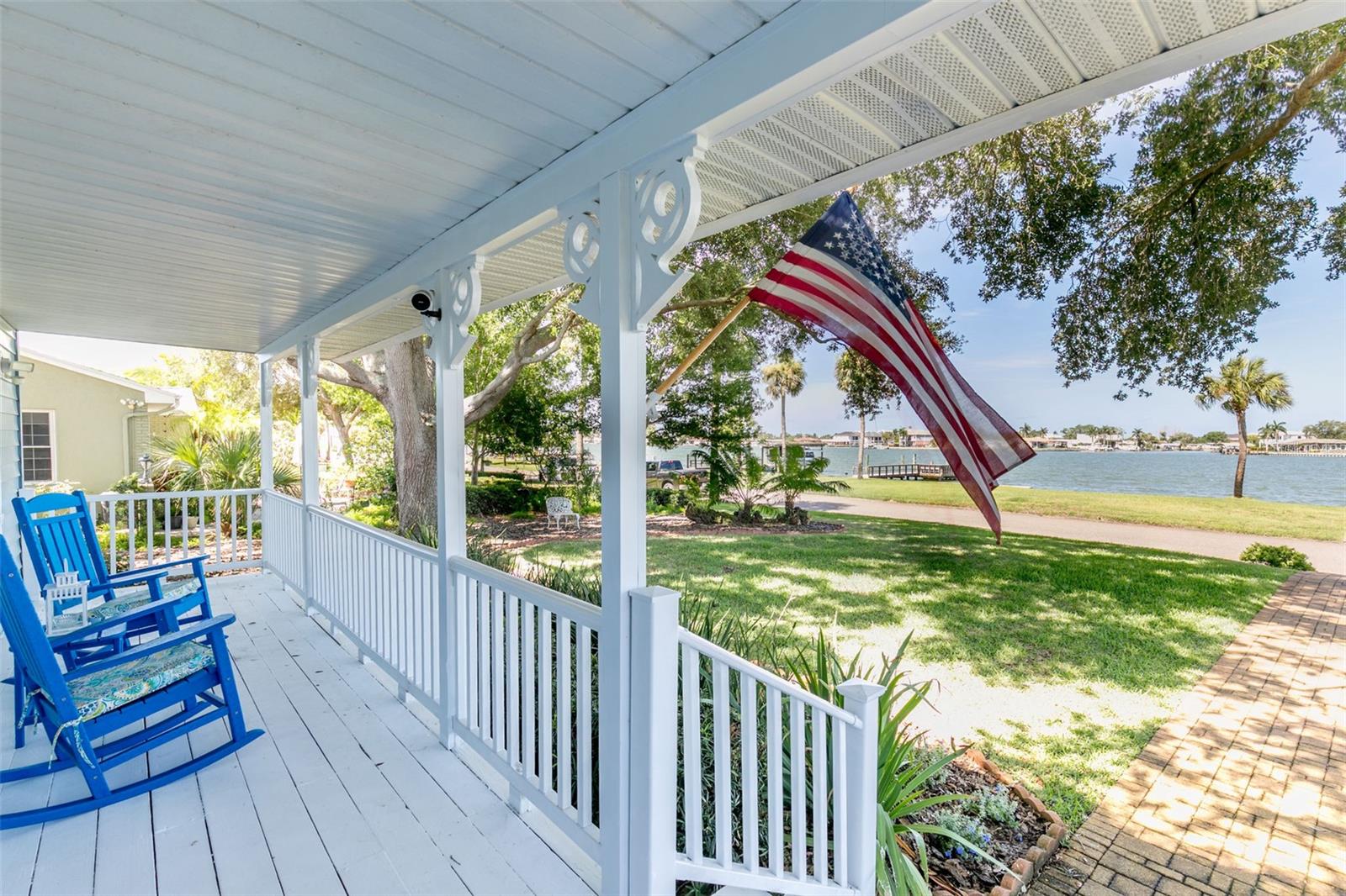 110 Sunset Dr, Saint Petersburg, FL 33707 photo