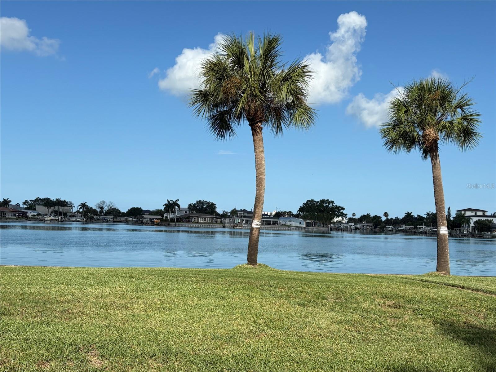 110 Sunset Dr, Saint Petersburg, FL 33707 photo