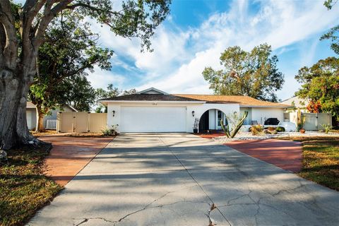Single Family Residence in SARASOTA FL 603 SAINT ANDREWS DRIVE.jpg