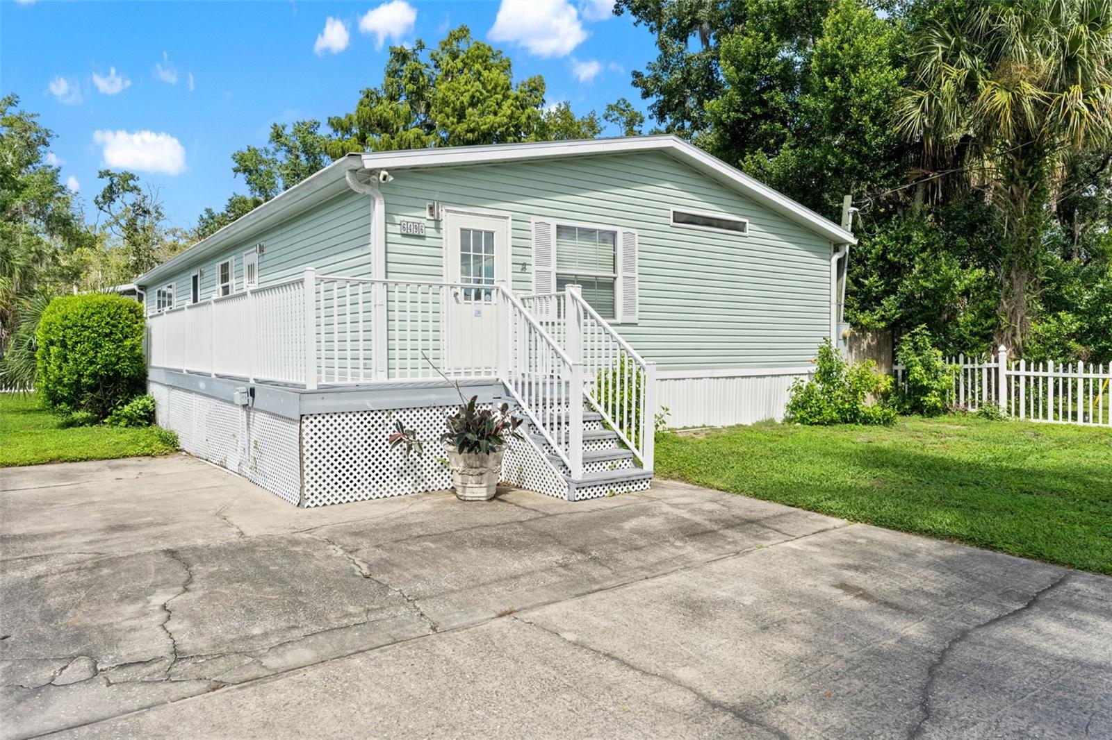 6496 Richard Dr, Weeki Wachee, FL 34607