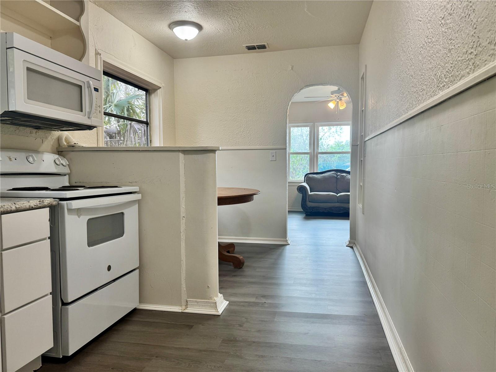 425 E Sessoms Ave, Lake Wales, FL 33853 photo