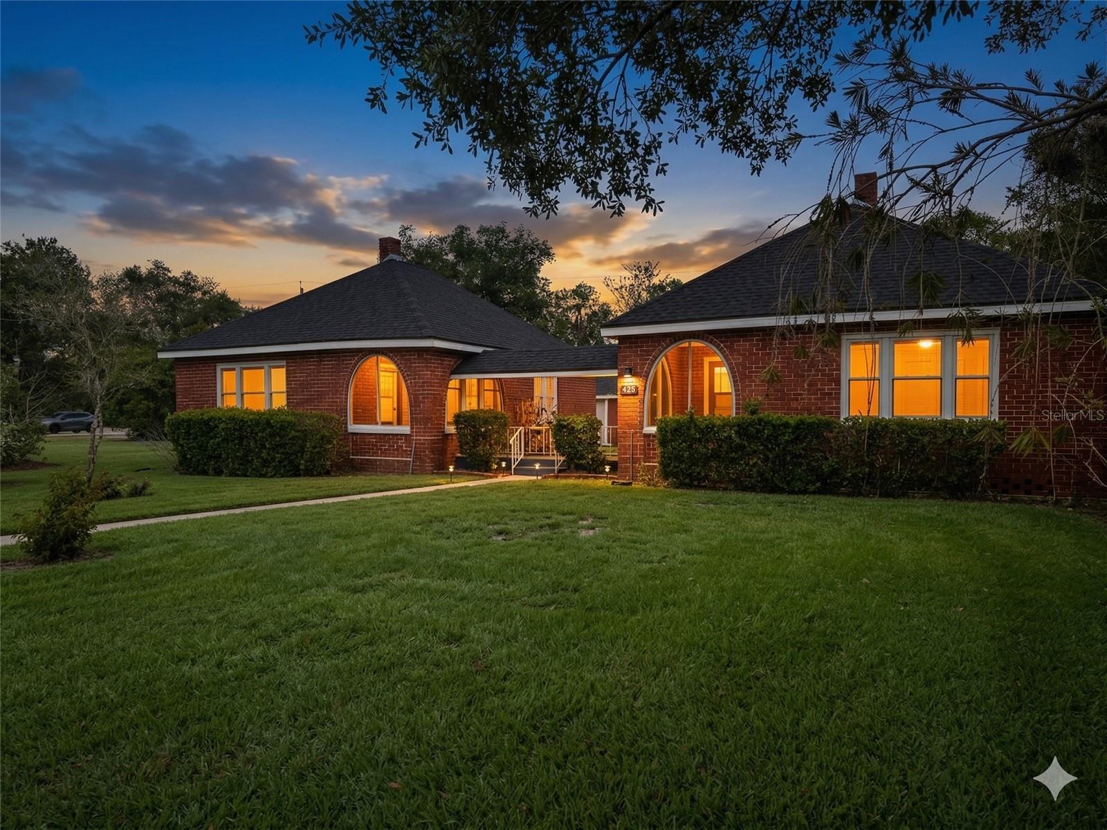 425 Sessoms Ave, Lake Wales, FL 33853