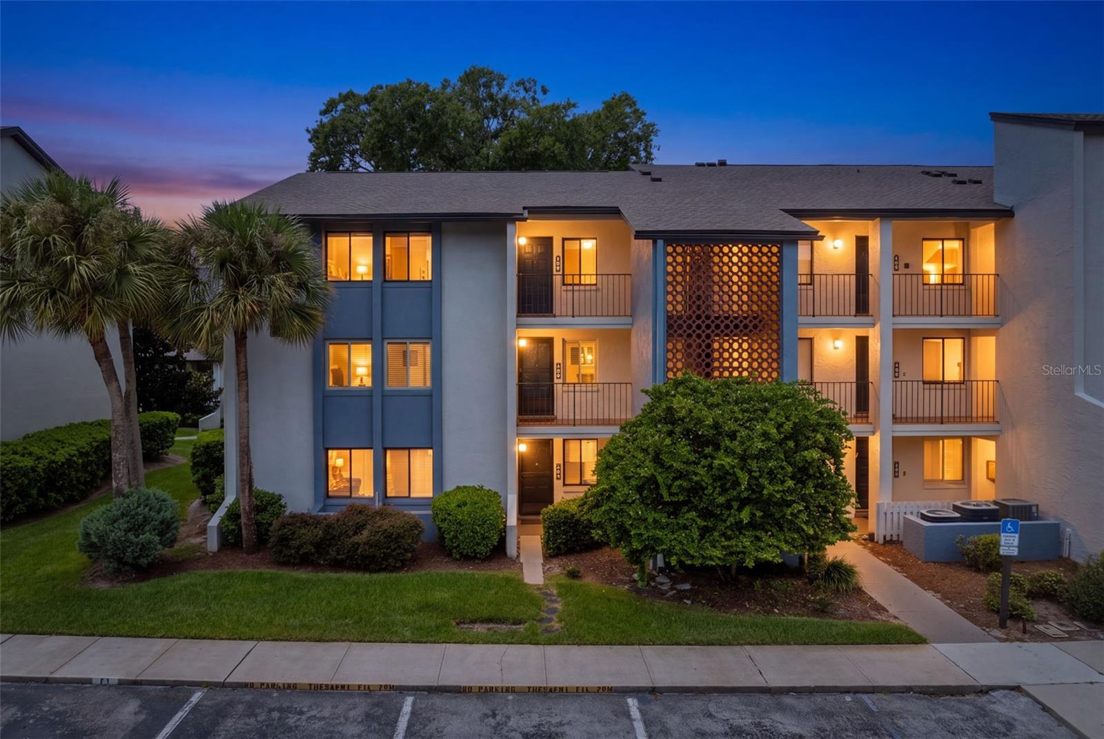 11 Escondido Cir, Altamonte Springs, FL 32701