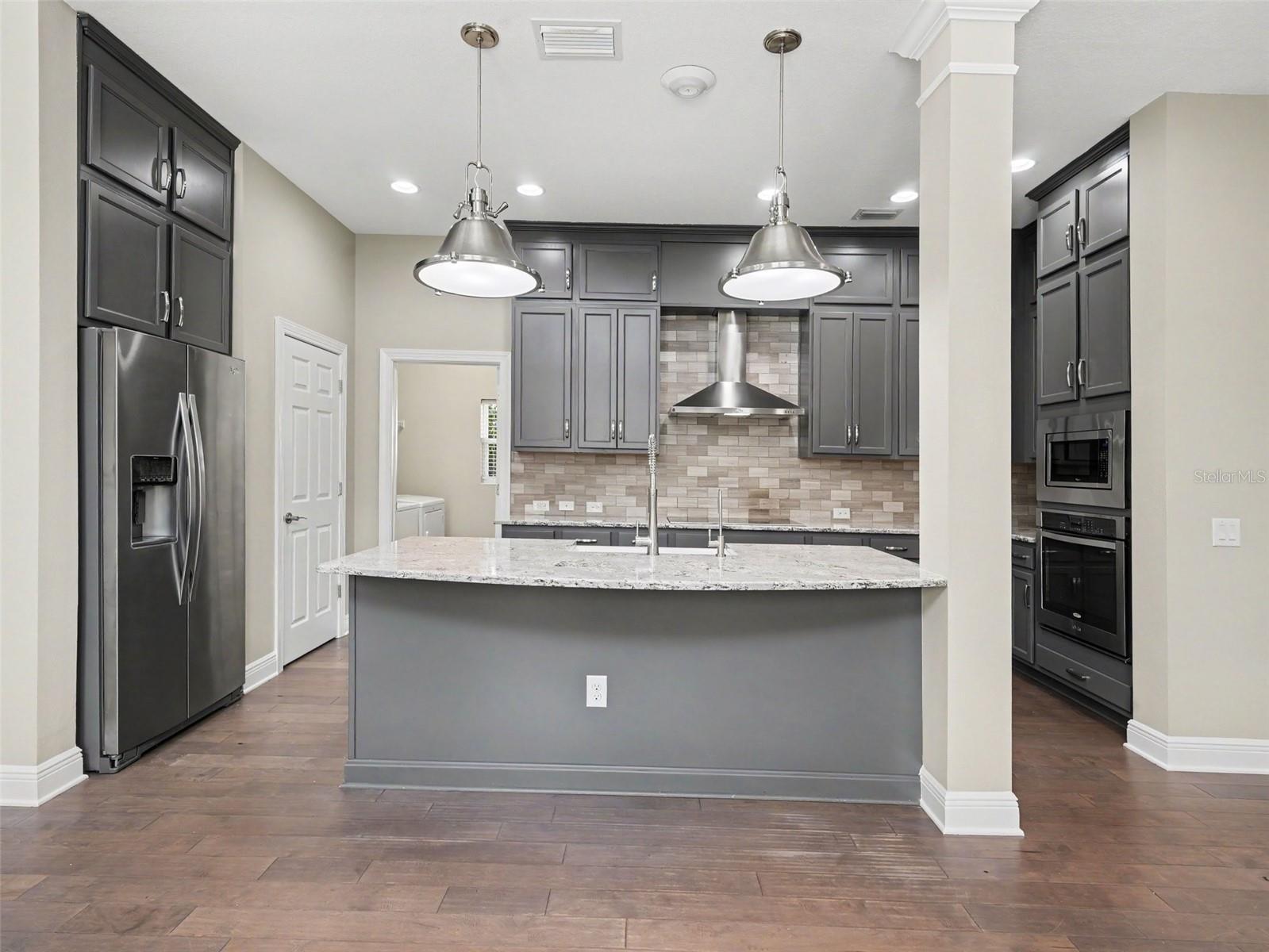 2424 Wood St, Sarasota, FL 34237 photo