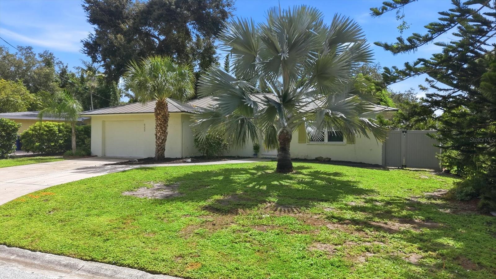 6233 Rockefeller Ave, Sarasota, FL 34231 photo