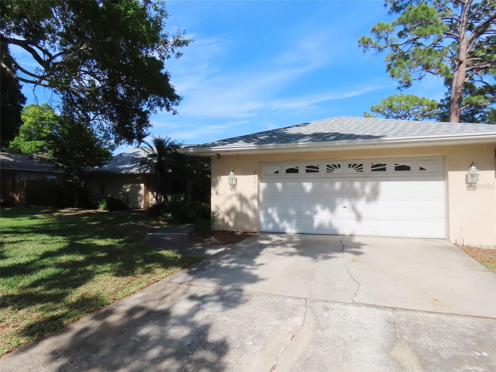 7555 Pine Valley Ln, Seminole, FL 33776 photo