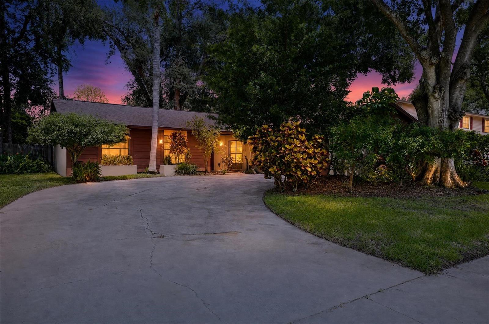 4015 Dellbrook Dr, Tampa, FL 33624