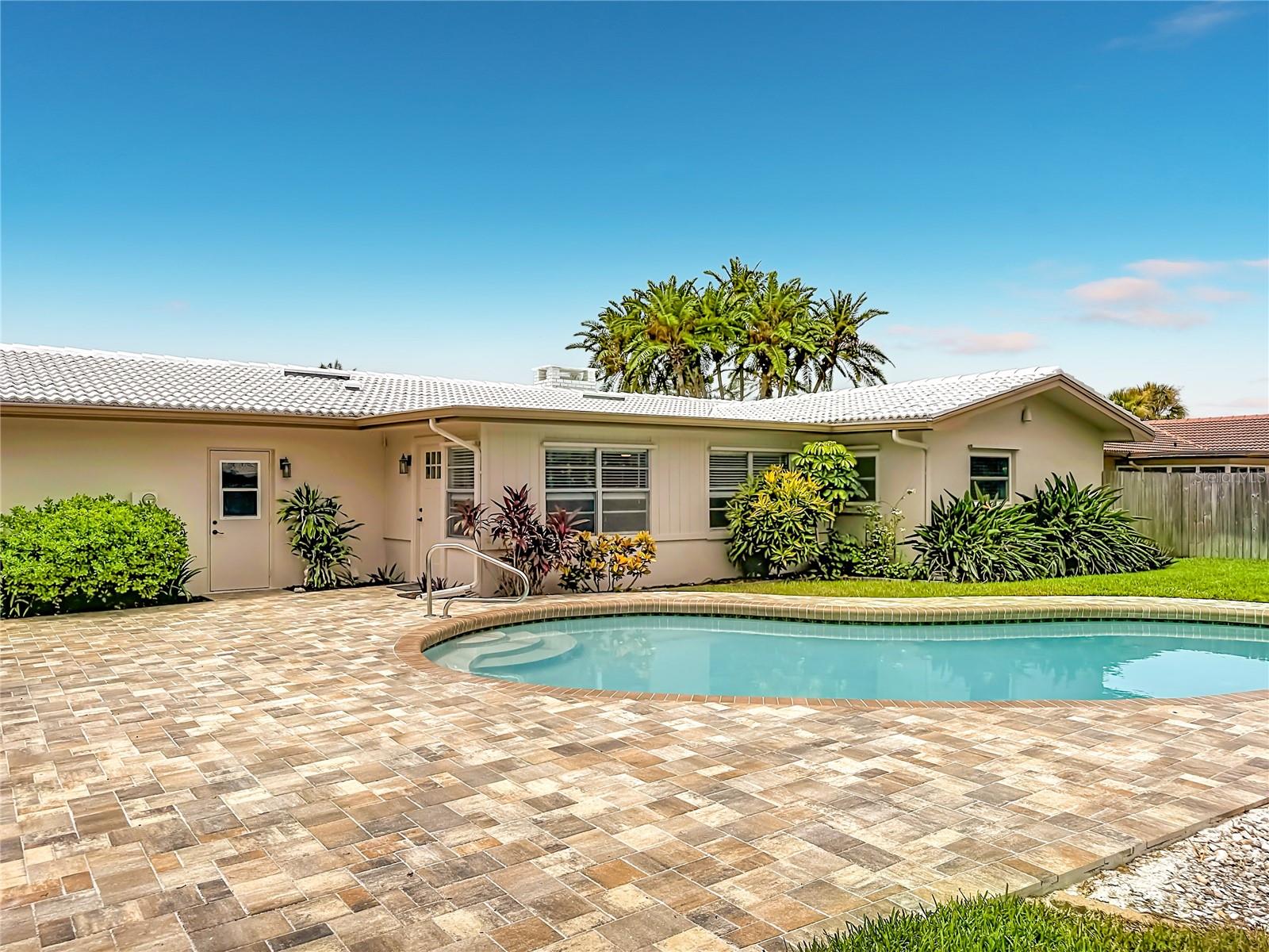 2178 Waterside Dr, Clearwater, FL 33764 photo