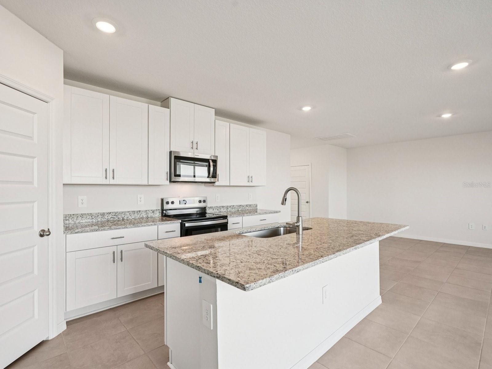 13613 Shellmore Ave, Palmetto, FL 34221 photo