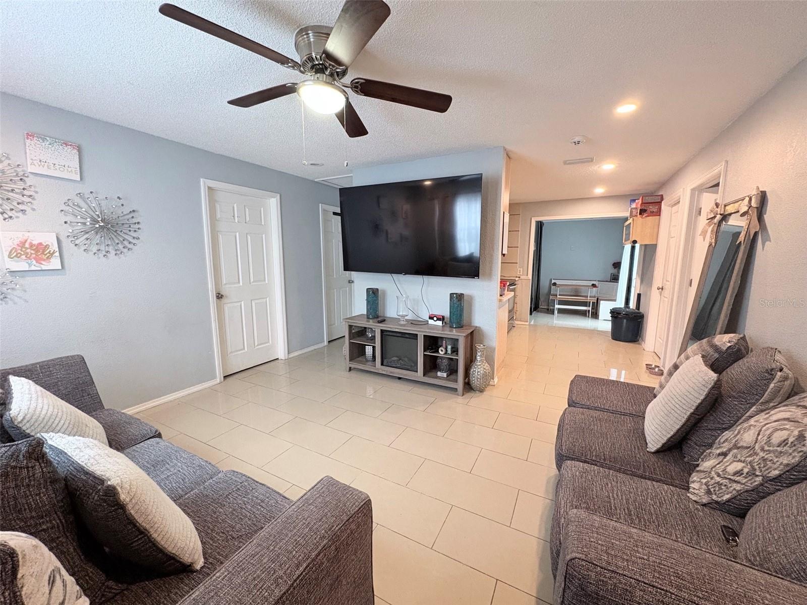 7095 54 Ave, Saint Petersburg, FL 33709 photo