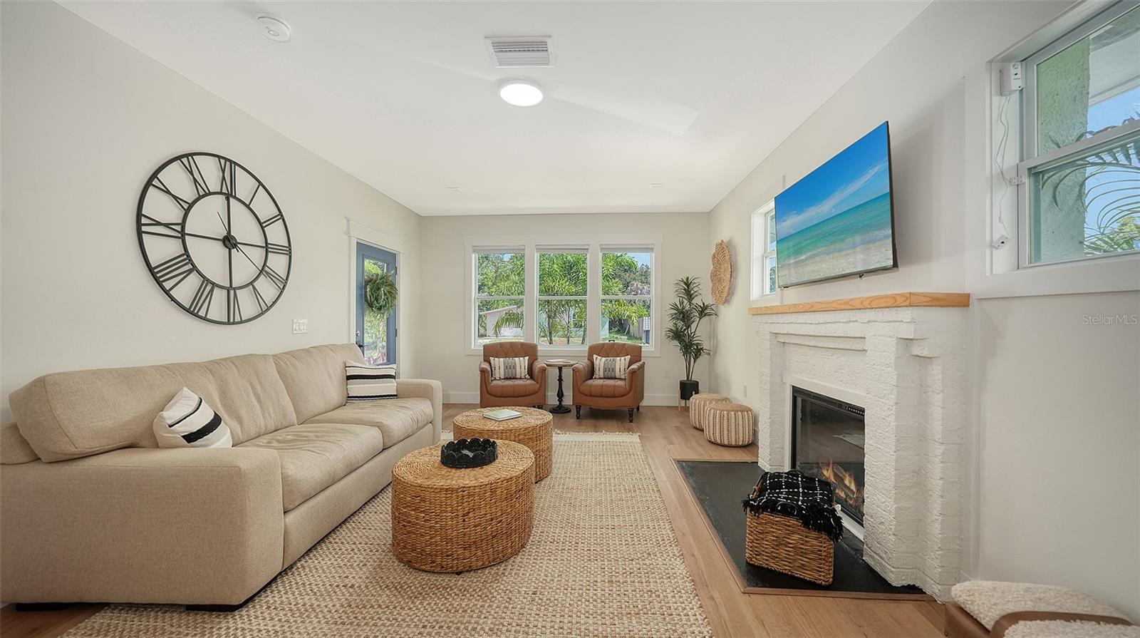 2546 Loma Linda St, Sarasota, FL 34239 photo