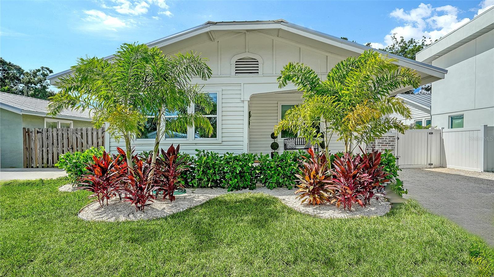 2546 Loma Linda St, Sarasota, FL 34239 photo