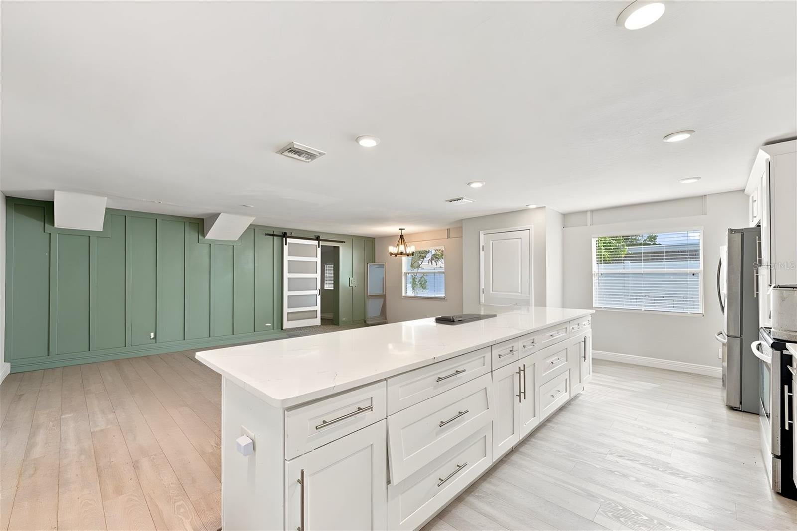 1151 55 Ave, Saint Petersburg, FL 33705 photo