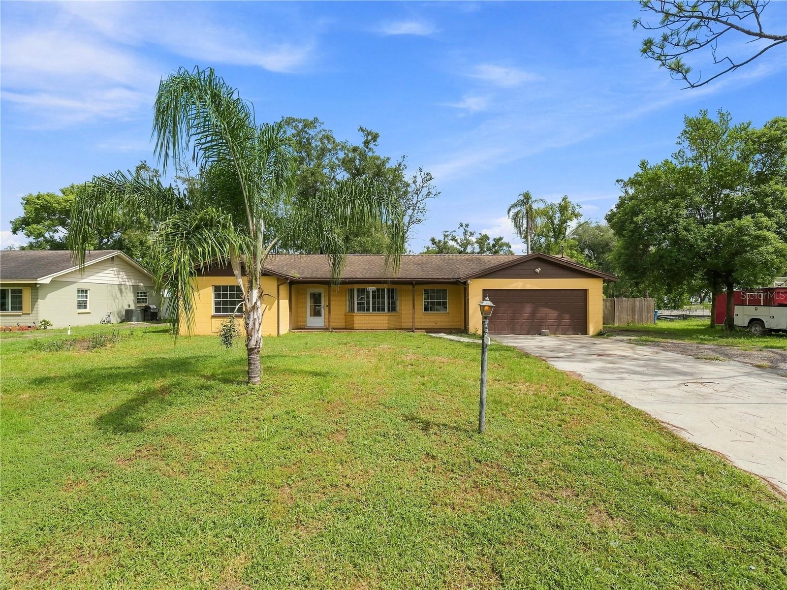 8906 E Lanway Dr, Tampa, FL 33637 photo