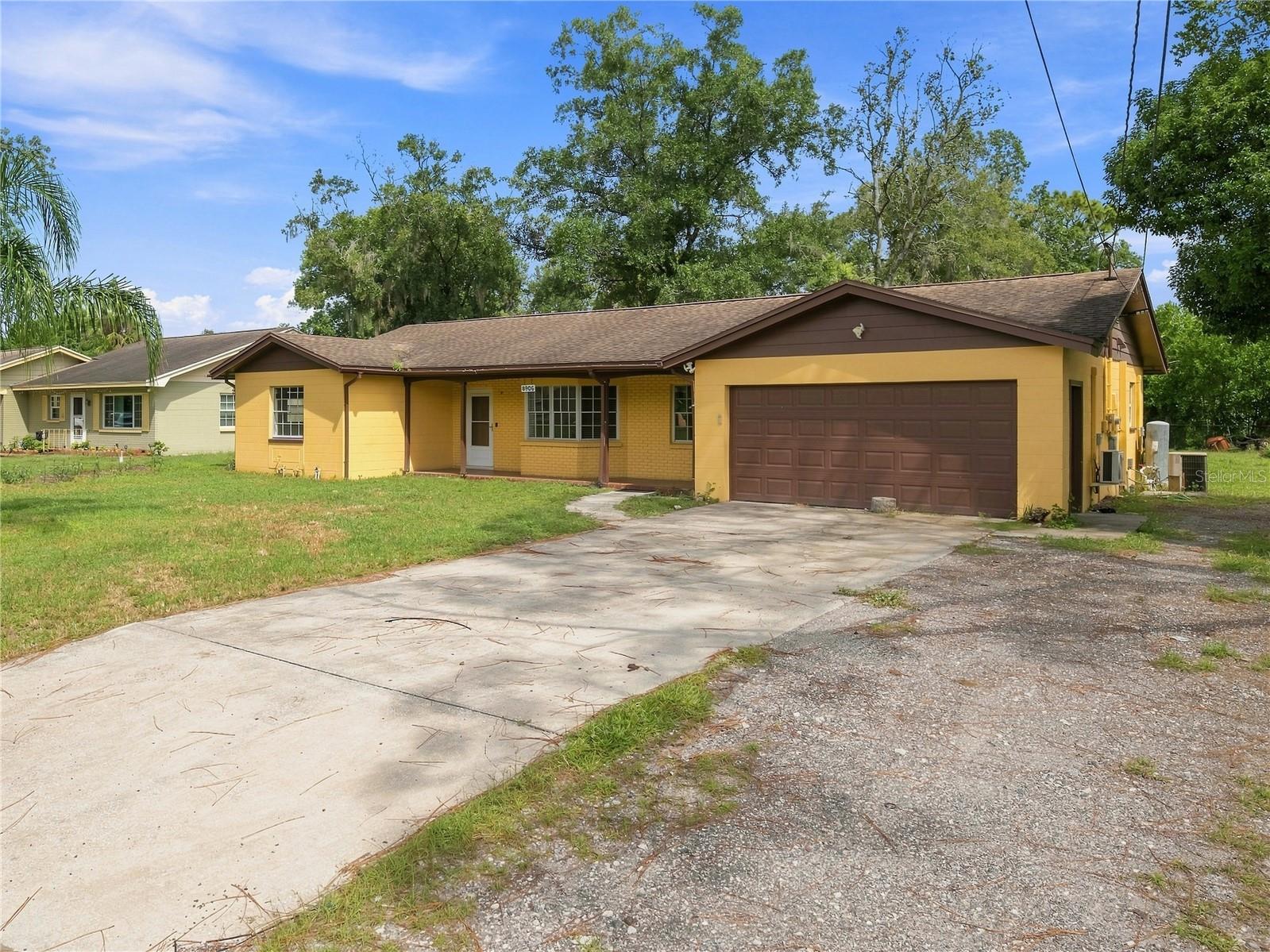 8906 E Lanway Dr, Tampa, FL 33637 photo