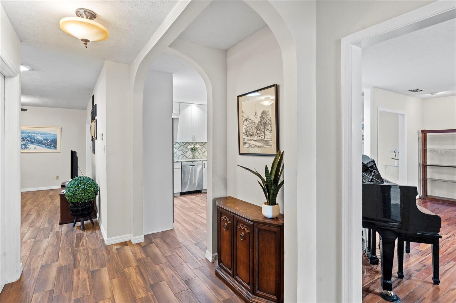 4405 W Melrose Ave, Tampa, FL 33629 photo
