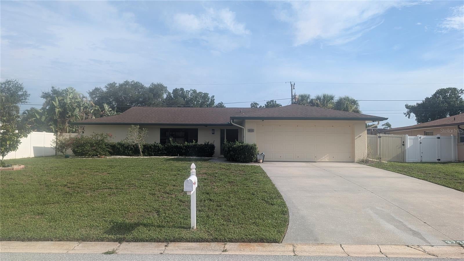 3720 Pin Oaks St, Sarasota, FL 34232