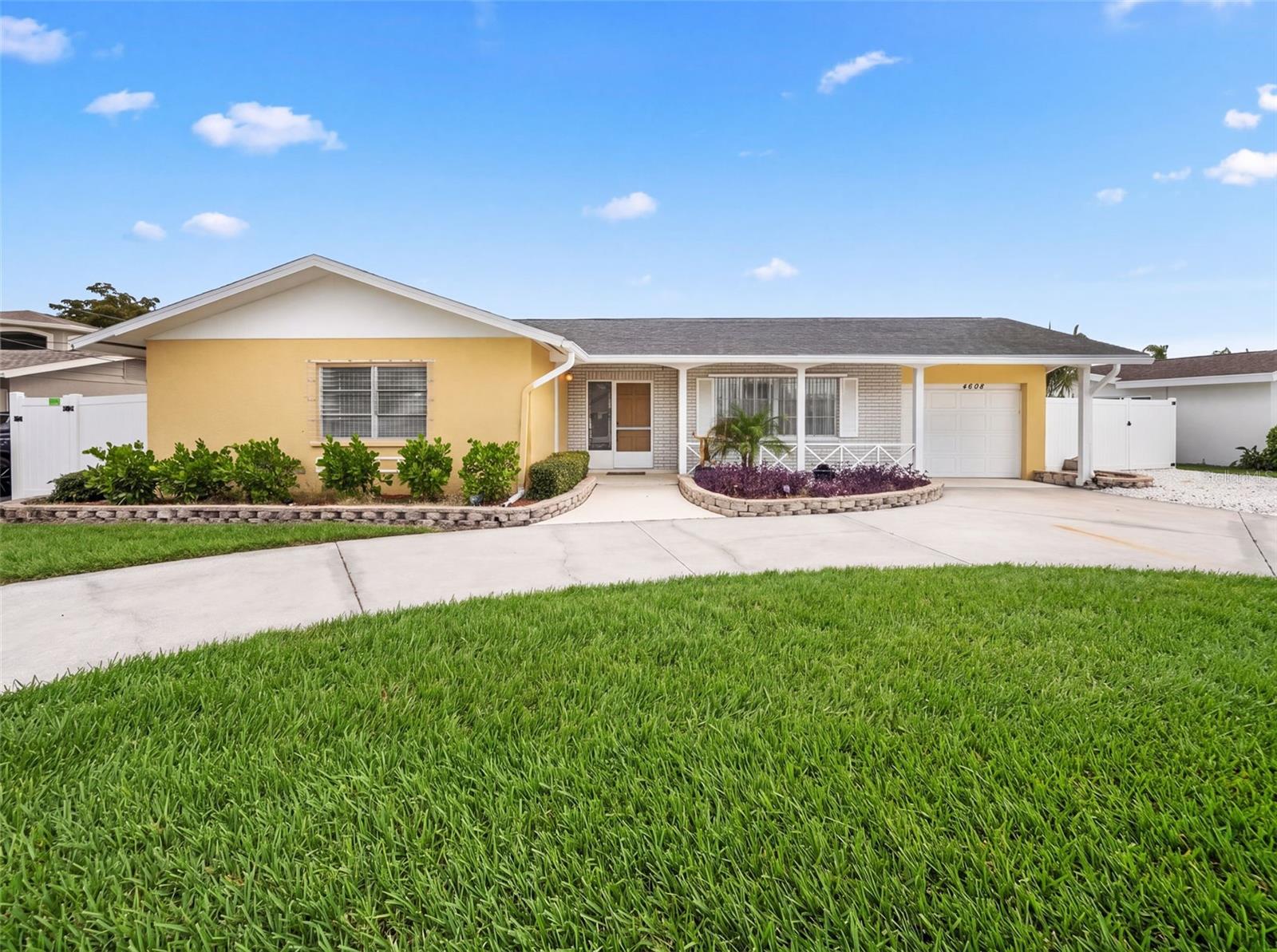 4608 Arlington Rd, Palmetto, FL 34221