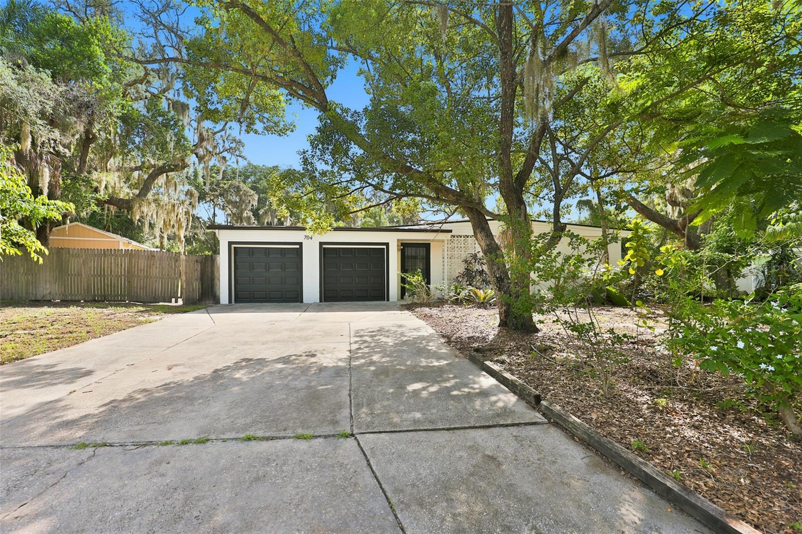 704 River Dr, Tampa, FL 33617