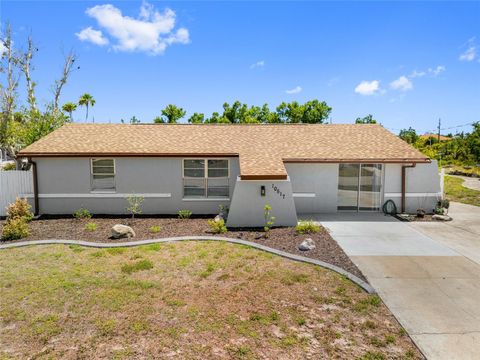 Single Family Residence in ENGLEWOOD FL 10517 GREENWAY AVENUE.jpg
