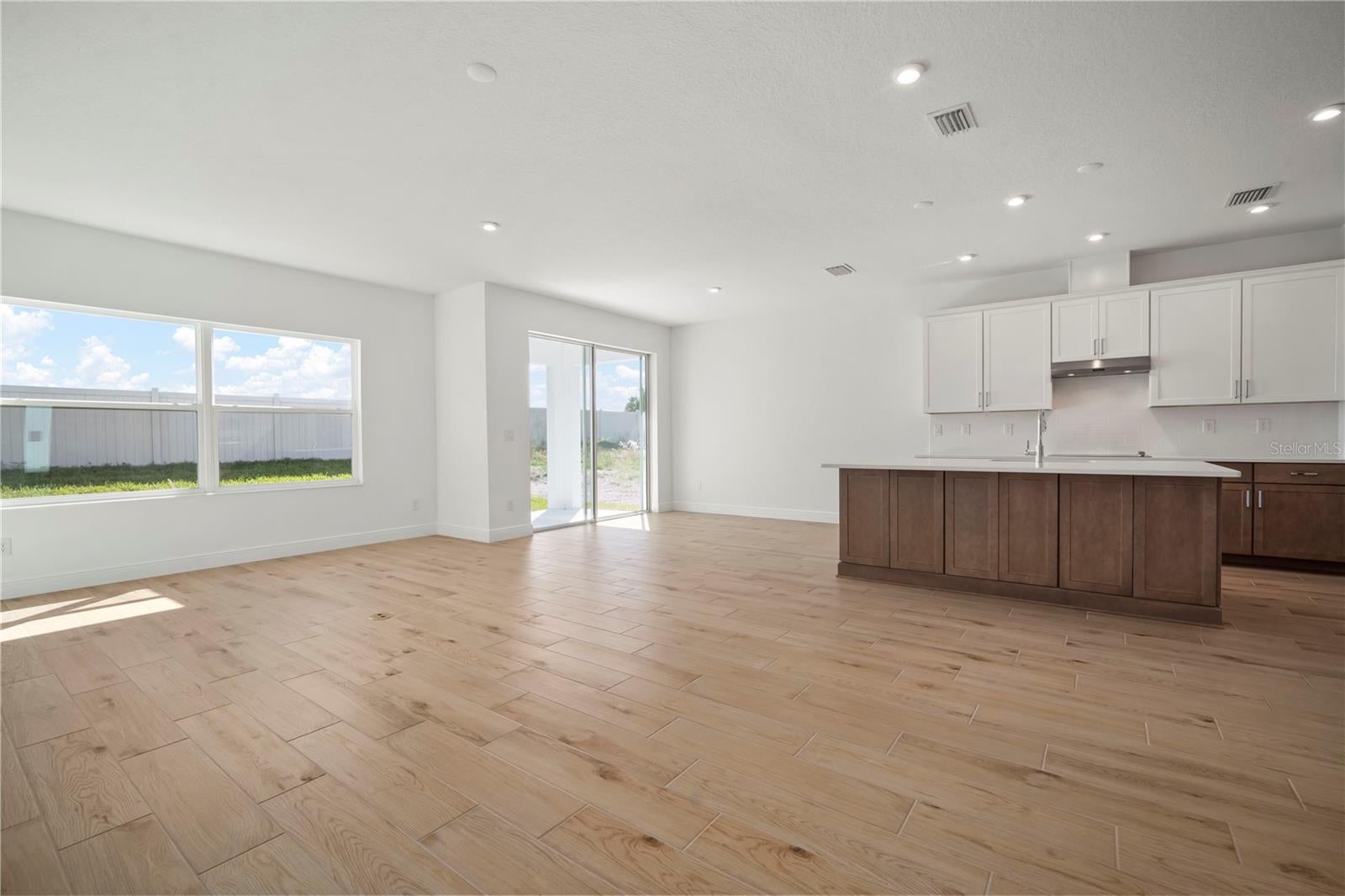 2945 Stewart Creek Cir, Plant City, FL 33565 photo