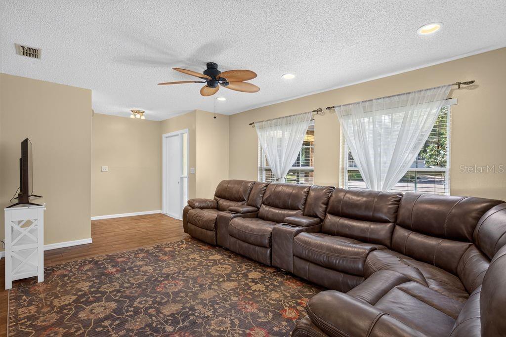 3110 Clovewood Pl, Seffner, FL 33584 photo