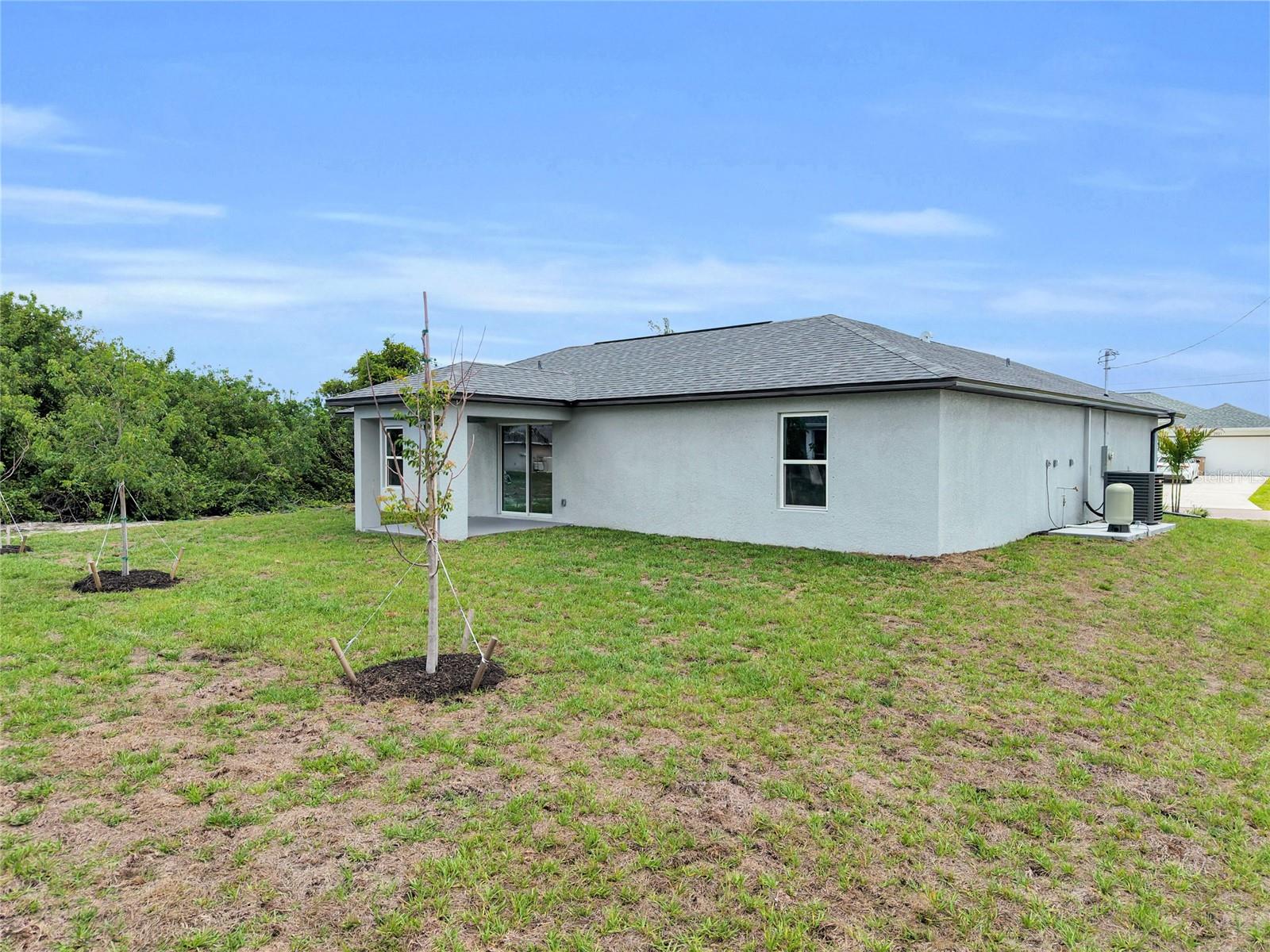 310 NE 9 Terrace, Cape Coral, FL 33909 photo