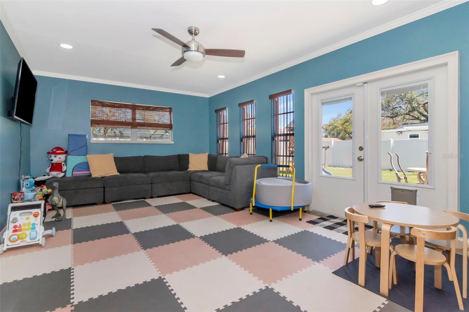2535 Lake Ellen Dr, Tampa, FL 33618 photo