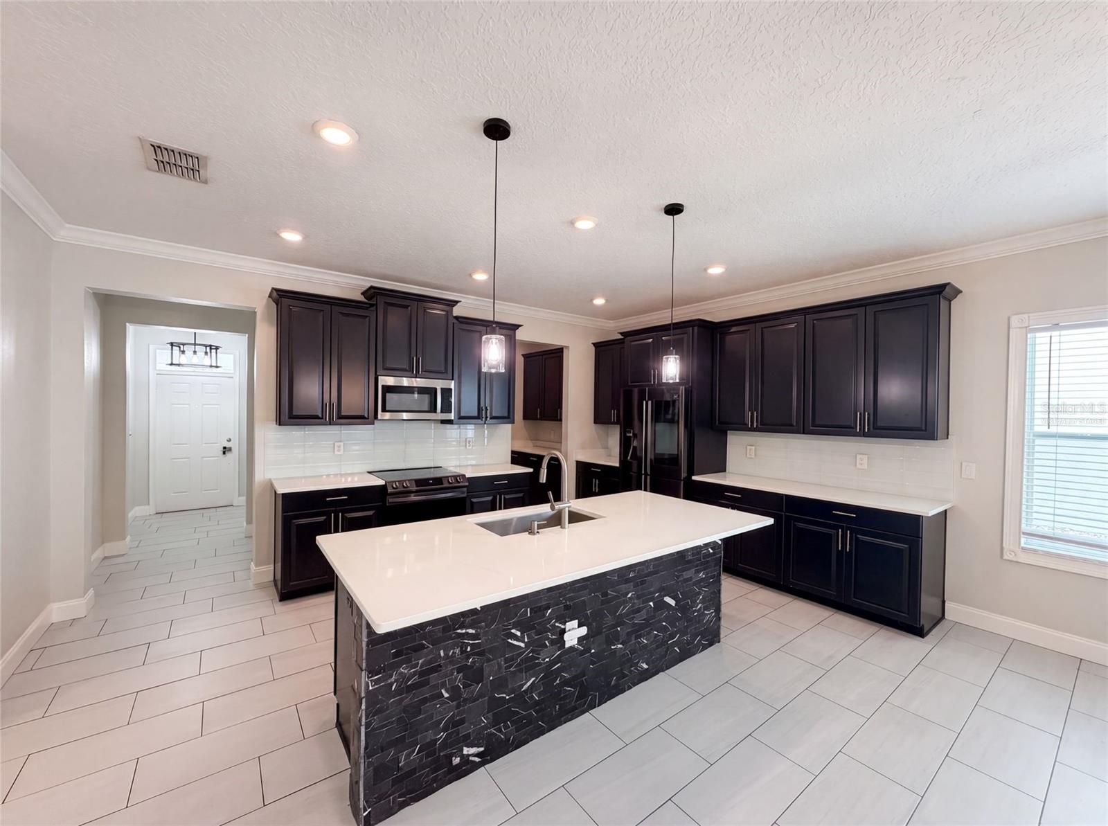 1423 Professional Shopping Center Ct, Davenport, FL 33896 photo