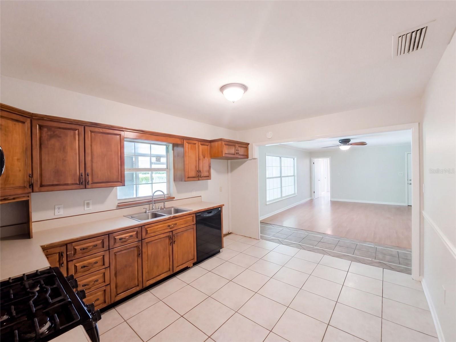 1310 SE 38 Ct, Ocala, FL 34471 photo