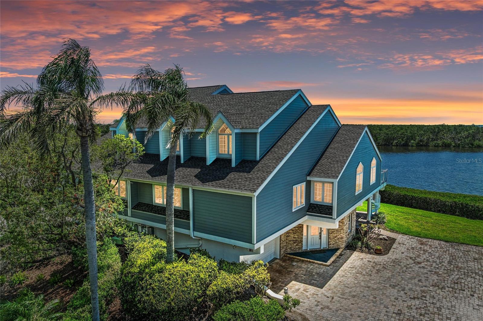 12 Tidy Island Blvd, Bradenton, FL 34210