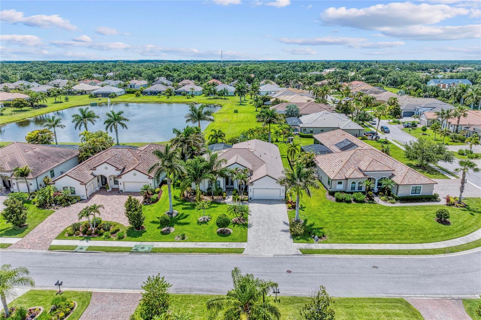 956 145 Street Cir, Bradenton, FL 34212 photo