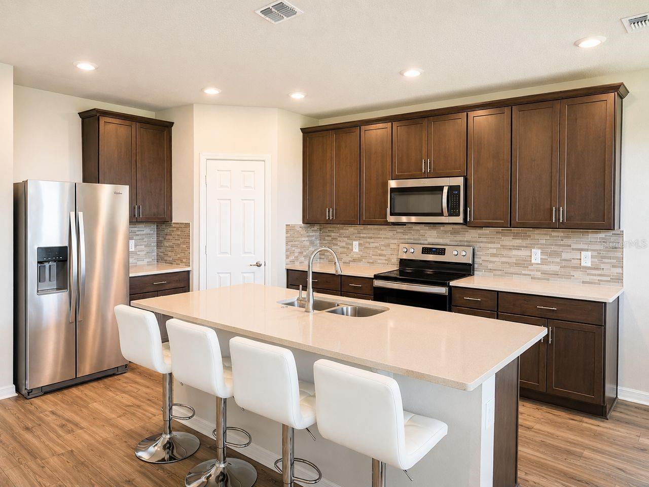 196 Towns Cir, Haines City, FL 33844 photo